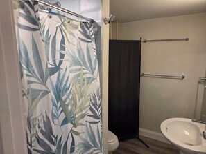 Shower, hair dryer, towels, soap - 2 Bedroom Condo Less Than A Mile To Rehoboth & Dewey Beaches (Rehoboth Beach)