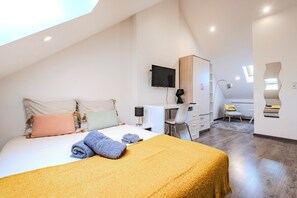 4 室のベッドルーム、WiFi、ベッドシーツ