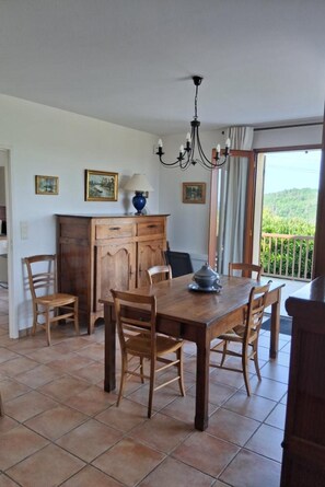 Dining - Large and peacefull house with a panoramic view of Belvès, in Black Perigord (Pays de Belvès)