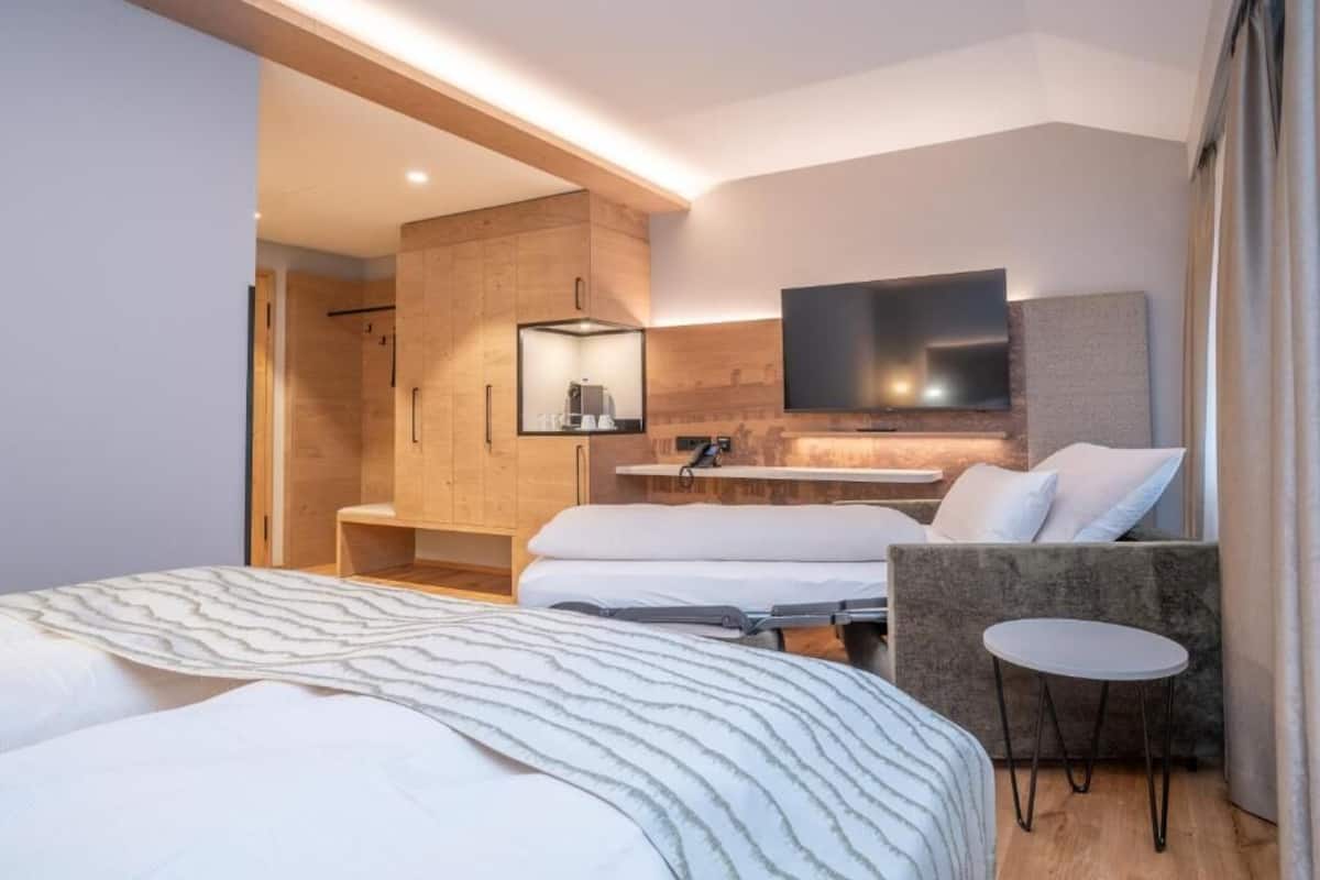 Kamar Double Superior | Brankas, meja kerja, tirai kedap cahaya, dan Wi-Fi gratis