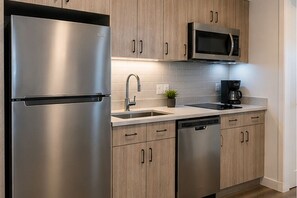 Executive-Zimmer | Eigene Küche | Kühlschrank, Mikrowelle, Ofen, Herdplatte