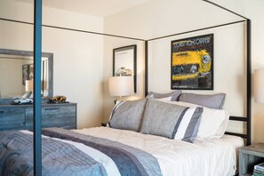 Iron/ironing board, WiFi, bed sheets - Car lovers dream apt. 770 sq foot 1/1 including a garage with a lift. Sleeps 4. (Sand City)