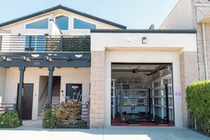 Exterior - Car lovers dream apt. 770 sq foot 1/1 including a garage with a lift. Sleeps 4. (Sand City)