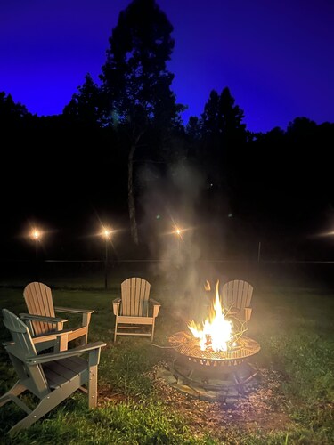 Family & Pet friendly 3 King bedroom/2 bath 5 acres in Cherokee National Forest