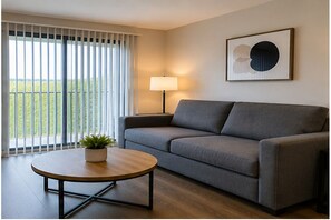 Basic Room | Living area - The Marcellin Hotel (Toronto)