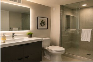 Basic Room | Bathroom - The Marcellin Hotel (Toronto)
