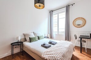 BĂŒgeleisen/BĂŒgelbrett, WLAN, BettwĂ€sche