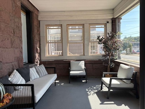 NH6 - Modern 2BR Retreat in a Historic House