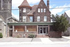 Exterior - NH6 - Modern 2BR Retreat in a Historic House (DuBois)