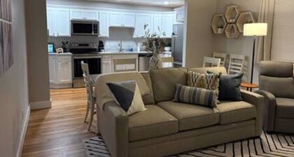 NH6 - Modern 2BR Retreat in a Historic House