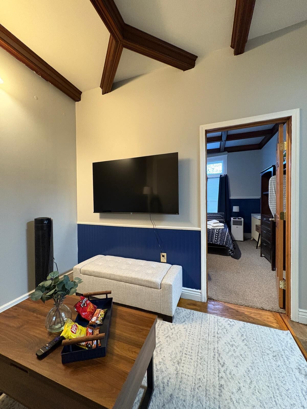 2 bedrooms, iron/ironing board, WiFi