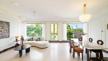 Appartement Panoramique, 3 chambres, balcon, vue ville | Intérieur