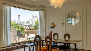Panoramic Apartment, 3 Bedrooms, Balcony, City View | Dining