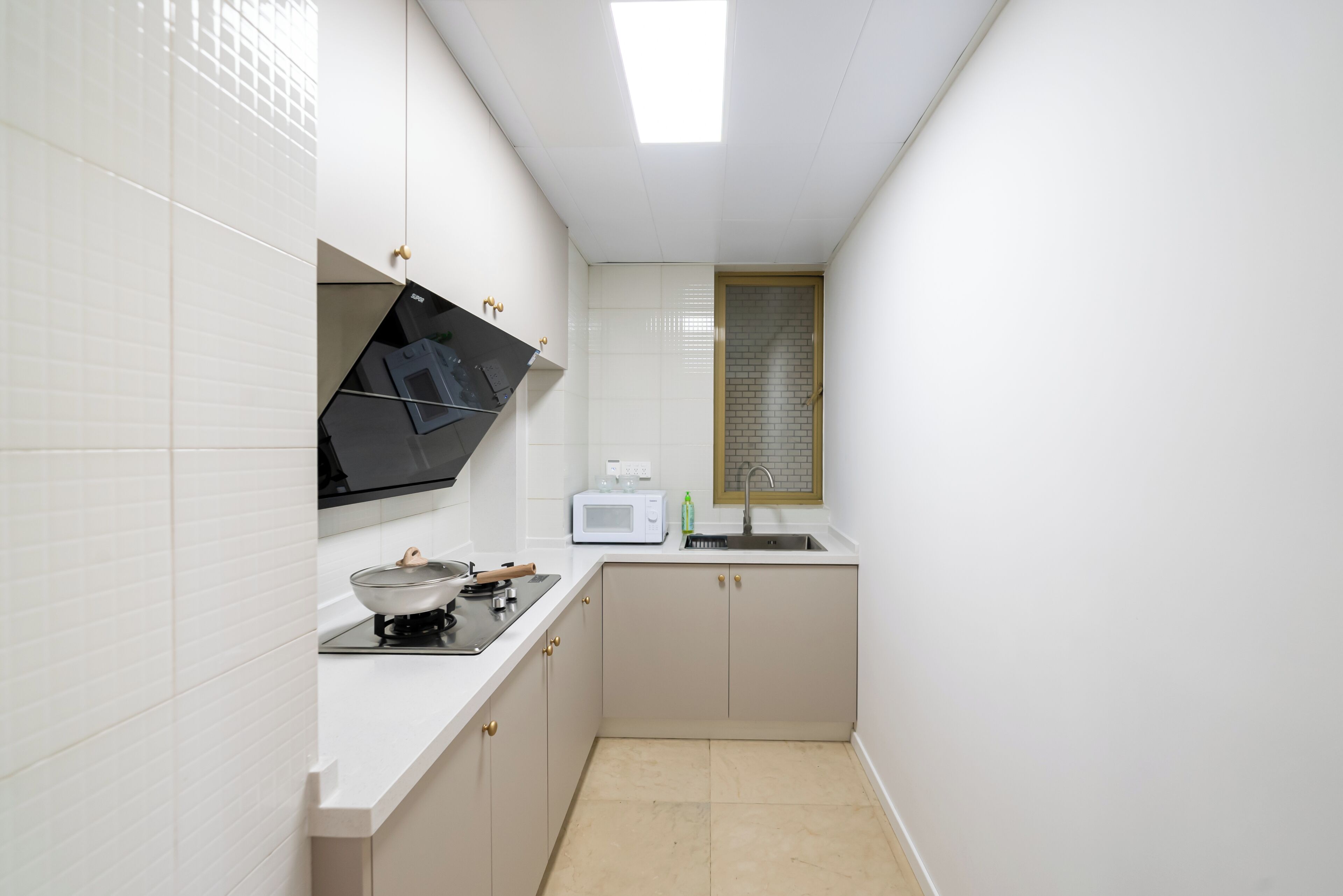 Panoramic-Apartment, 3 Schlafzimmer, Balkon, Stadtblick | Eigene Küche | Kühlschrank, Mikrowelle, Hochstuhl