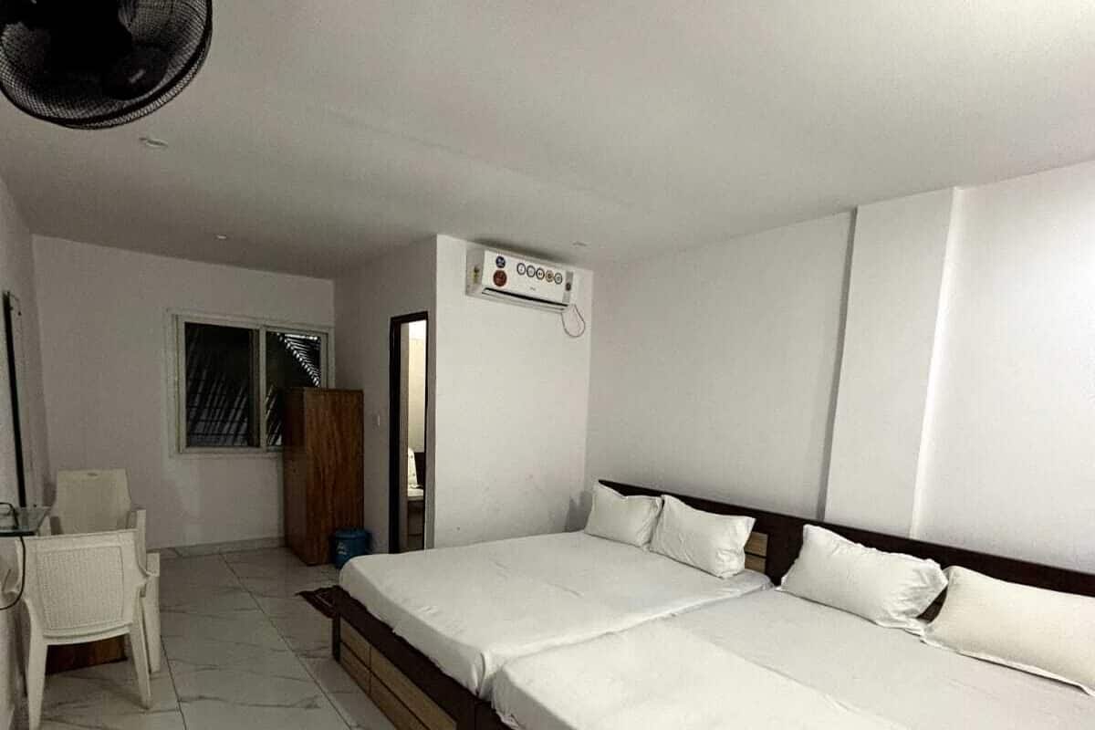 Family Room | Meja, ruang kerja komputer riba, Wi-fi percuma 