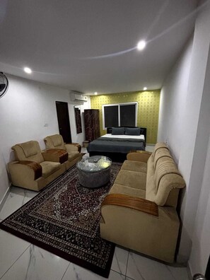 Executive Room | Desk, laptop workspace, free WiFi - SLV ROYAL RESIDENCY HOTEL (Bidadi)