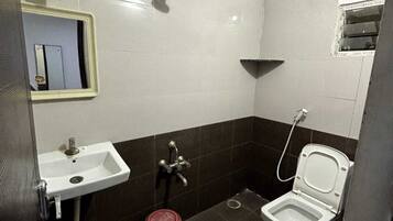 Shower, towels, soap, shampoo