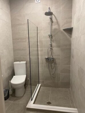 Triple Room, Balcony, Sea View | Bathroom - Kobuleti Garden Inn (Kobuleti)