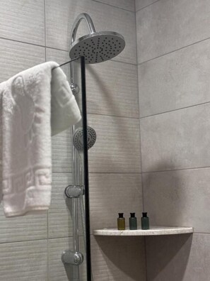 Standard Twin Room, Balcony, Sea View | Bathroom | Shower, free toiletries, hair dryer, towels - Kobuleti Garden Inn (Kobuleti)