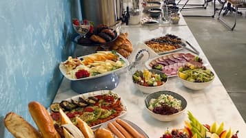 Bao gồm bữa sáng buffet hàng ngày