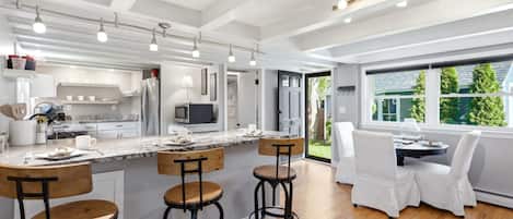 Casa, varias camas, patio, vista al jardín (Crosswinds) | Restaurantes