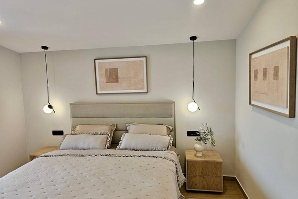 4 bedrooms, iron/ironing board, WiFi (free), bed sheets