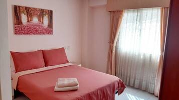 2 bedrooms, iron/ironing board, bed sheets