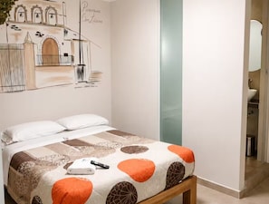Internet, bed sheets - Private Rooms Across from the Plaza de Armas, Private Bathroom, Beautiful View (Arequipa)
