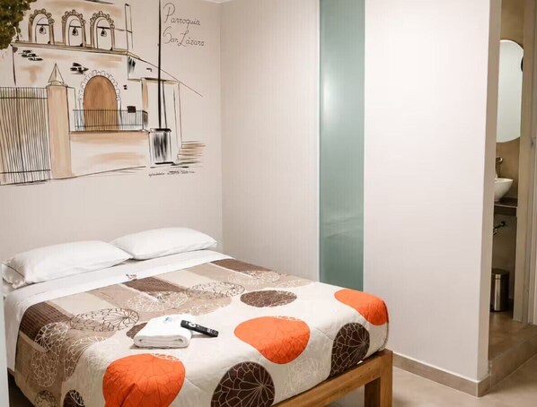 Internet, bed sheets - Private Rooms Across from the Plaza de Armas, Private Bathroom, Beautiful View (Arequipa)