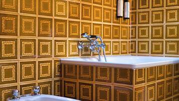 Bidet, serviettes fournies
