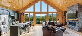 Luxury Chalet w/ Hot Tub, Game Rooms & Mtn Views