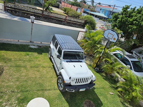 Spacious Family-Friendly Kings Park Retreat Sleeps 6+ 3BR/3BA A/C, WiFi & Parkin