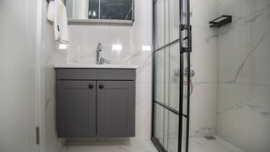 Basic Apartment, Balcony | Bathroom - Santana Suit (Arsin)