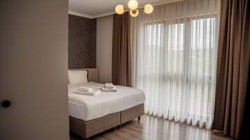 Blackout curtains, soundproofing, iron/ironing board, free WiFi