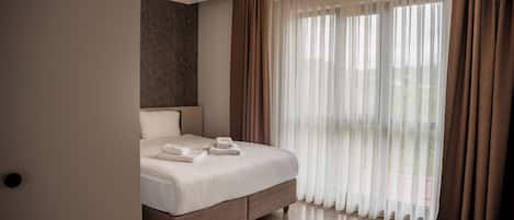 Basic Apartment, Balcony | Blackout drapes, soundproofing, iron/ironing board, free WiFi