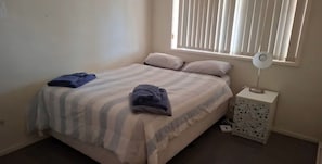Iron/ironing board, WiFi, bed sheets - Dampier Work House (Dampier)