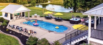 💙 BOURBON TRAIL on LAKE, HEATED POOL, GAME RM, PICKLEBALL, THEATRE, GOLF SIMULATOR!