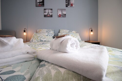 Les Loges de Véro RDC - 5 min from Verdun, private parking, motorcycle garage, air conditioning.
