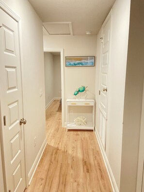A hallway with wooden flooring, white walls, and a ceiling with recessed lighting. - San Destin Dream Vacation 3-bedroom townhome in beautiful Santa Rosa Beach. (SANTA RSA BCH)