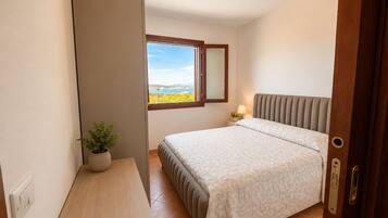 Apartament Comfort, 1 llit doble i sofà llit, vistes a la badia | Planxa i posts de planxar i wifi gratuïta