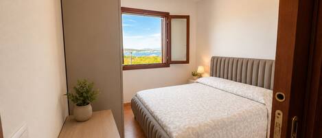 Comfort Apartment, 1 Double Bed with Sofa bed, Bay View | Iron/ironing board, WiFi (free)