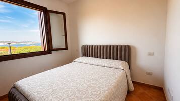 Comfort-Apartment, 1 Doppelbett und Schlafsofa, Buchtblick | Bügeleisen/Bügelbrett, kostenloses WLAN