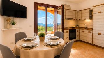 Apartament Comfort, 1 llit doble i sofà llit, vistes a la badia | Servei de restauració