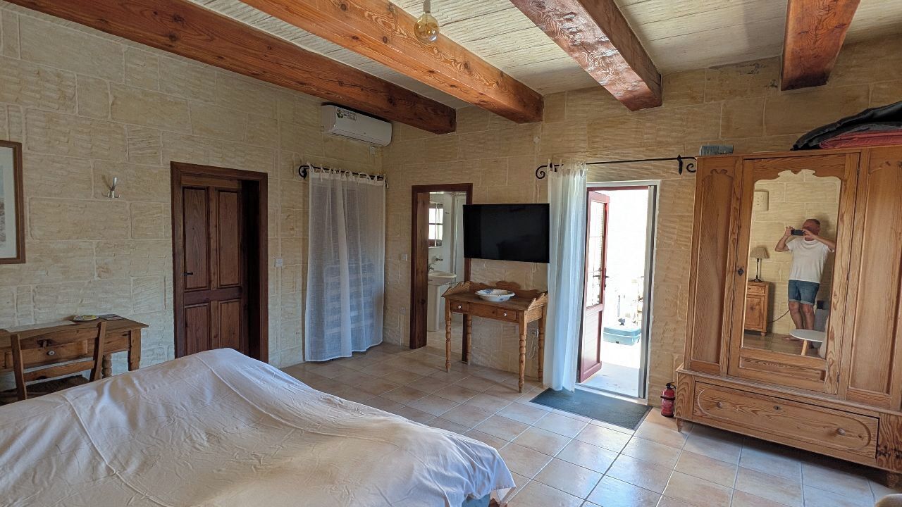 Comfort Double or Twin Room | Living area | 48-inch flat-screen TV with digital channels, Netflix, pay movies