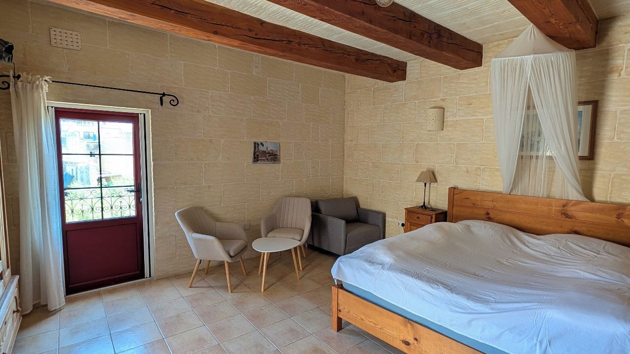 Comfort Double or Twin Room | Living area | 48-inch flat-screen TV with digital channels, Netflix, pay movies