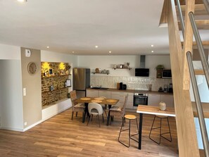 Fridge, microwave, oven, stovetop - Tiig Jade - Charming cottage with private courtyard - Morbihan (Pluvigner)
