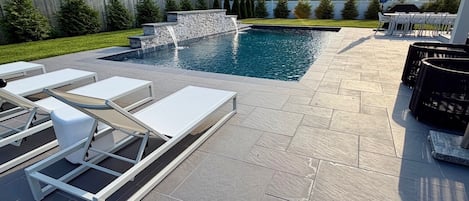 Utomhuspool och uppvärmd pool
