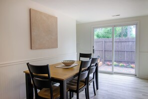 Dining - Dover Den in the Bend - Hot Tub and Pet Friendly! (South Bend)