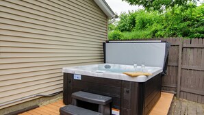 Unclassified image, 2 of 32, button - Dover Den in the Bend - Hot Tub and Pet Friendly! (South Bend)