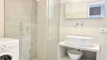 Shower, bidet, towels